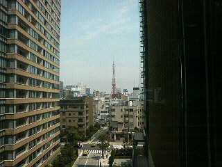 東京ミッドタウンから見える東京タワー
