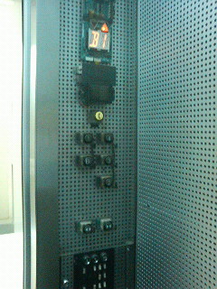 青山TEPIA エレベーター